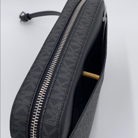 MICHAEL KORS LARGE EW ZP CHAIN XBODY BLACK SIGNATR - Picture 11 of 16